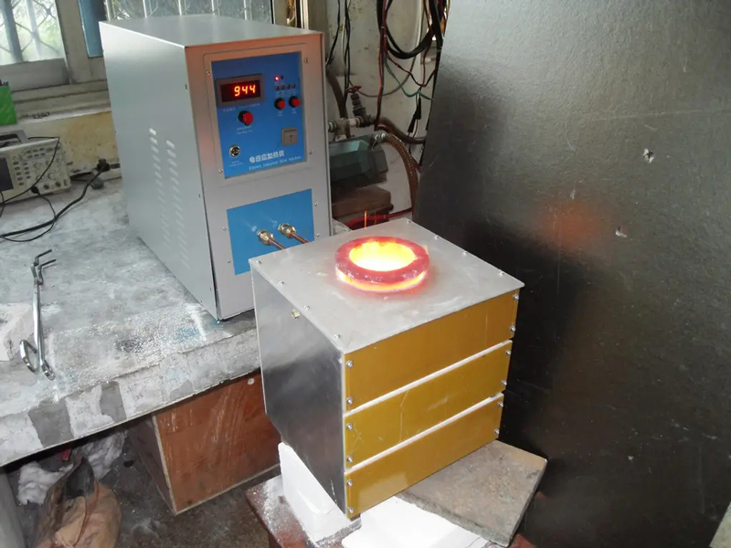 Why is a small gold melting furnace an ideal gold melting tool in the laboratory?cid=3