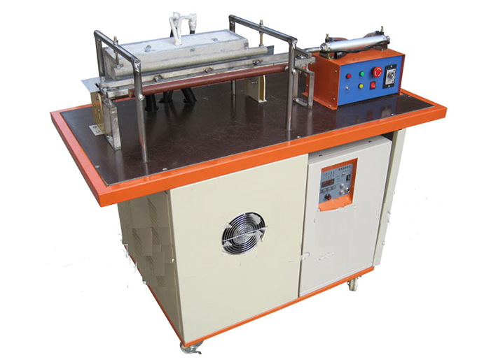 Induction forging furnace